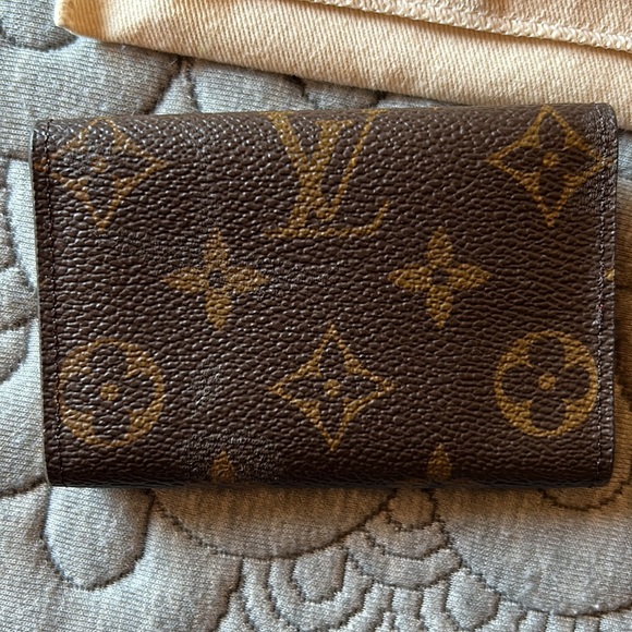 Authentic Louis Vuitton 6 Key Holder Fuchsia - Picture 3 of 9